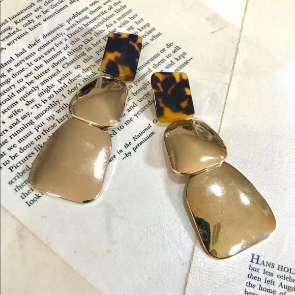 Free People Clip On Hanging Earrings Tortoise Gold - Picture 2 of 3